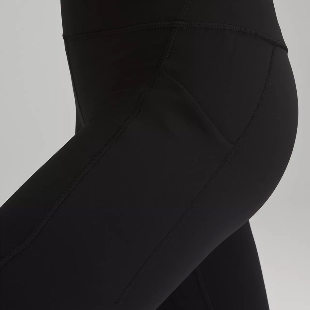 Lululemon Aligns 25” with Pockets - Picture 4 of 11